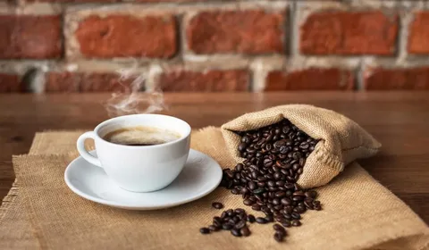 از قهوه کف دار برای ساخت صابون های قهوه ای استفاده نمایید